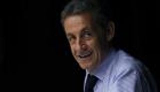 رئيس فرنسا السابق ينفي هتافه للريال