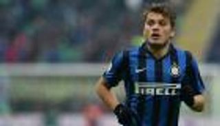 ديلوفيو يدفع ميلان للتفكير في جناح إنتر السابق