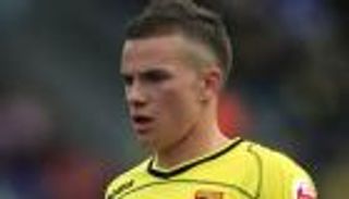 واتفورد يضم مدافع إيفرتون نهائيا