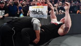 جولدبرج يعتدي على بروك ليسنر