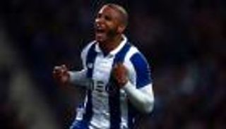 "كذبة أبريل" تصدم متابعي براهيمي في البرتغال