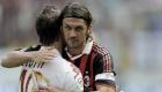 مالديني يكشف عن أفضل مدافعين في العالم