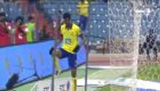 شاهد: هزازي يغادر ديربي الرياض غاضبا