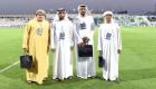 لجنة "المحترفين الإماراتي" تواصل تقديم جوائزها للجماهير