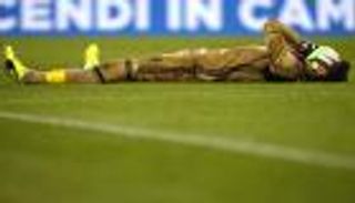 أتالانتا يكتسح جنوى وميلان يعود للتعثر