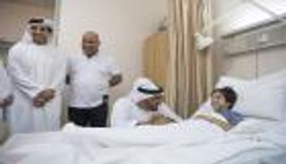 بالصور.. محمد بن زايد يزور مصابي حادث اعتداء الطعن في الفجيرة بمستشفى خليفة