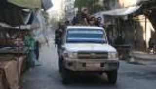 الجيش السوري وحلفاؤه يكثفون غاراتهم في إدلب