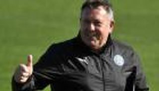 بديل رانييري يتفوق على مدربي إنجلترا