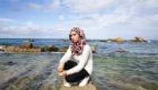 "أمل أقوى من البحر"..حكاية لاجئة سورية مع الحب والصمود في كتاب جديد