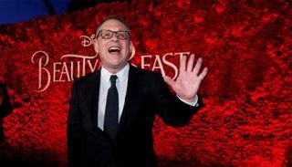 المخرج بيل كوندون مخرج فيلم (بيوتي أند ذا بيست) - رويترز