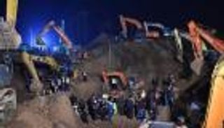 بالصور.. إنقاذ طفل عمره عامان بعد سقوطه في بئر جافة