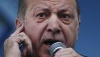 أردوغان يطالب بإنزال علم كردستان من كركوك