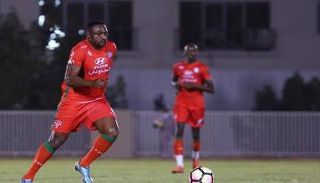 مايكل إينرامو بقميص الاتفاق