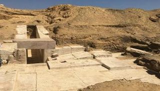 بقايا هرم دهشور