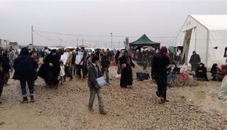 النازحون في أحد المخيمات