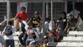 مشادة مع الأمن تتسبب في طرد مشجعين بالبرازيل