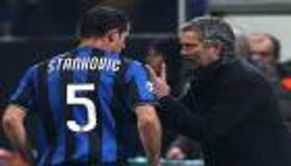 لاعب إنتر السابق يراهن على عودة يونايتد مع مورينيو