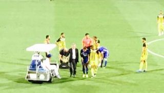 فاندرلي قبل خروجه من المباراة