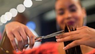 المصففون يعانون من الالتهابات والآلام