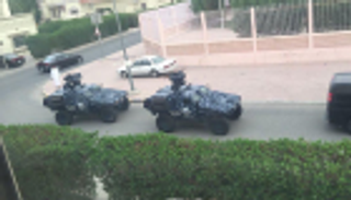 بالفيديو والصور.. الشرطة تداهم منزل كويتي متهم بالانتماء لـ"داعش"