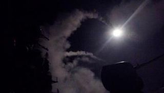 مدمرة أمريكية تطلق صاروخا باتجاه سوريا - رويترز