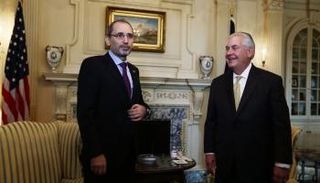 الصفدي مع نظيره الأمريكي خلال زيارة لواشنطن (أرشيف الفرنسية)