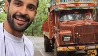 عبد الله الجمعة في إحدى أسفاره