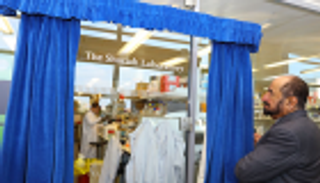 حاكم الشارقة وقرينته يفتتحان مختبر الشارقة لدعم أبحاث السرطان بلندن