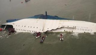 عمليات البحث مستمرة بعد غرق قارب في ميانمار