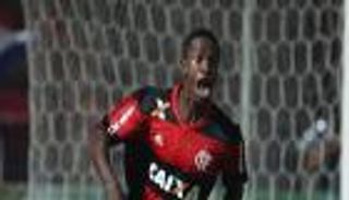 والد فينيسيوس في برشلونة .. والنادي ينفي التفاوض