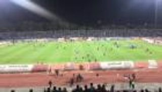 شاهد: شغب جماهيري في كلاسيكو الفيصلي والوحدات