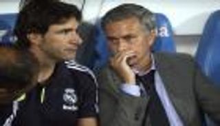 مساعد مورينيو يقترب من تدريب الجزائر