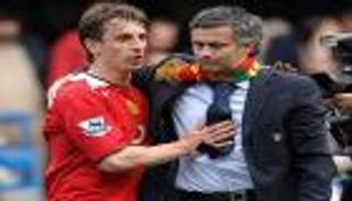 نيفيل: تشيلسي طريق يونايتد لاستعادة هيبته