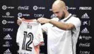 فالنسيا يكافئ زازا بعقد دائم بعد ثنائية غرناطة