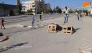 بالفيديو والصور.. التزلج بـ"السكيت" لعبة خطرة تستهوي شباب غزة