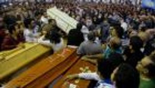 الكنيسة المصرية تشيع ضحايا الإسكندرية.. والحكومة توافق على "الطوارئ"