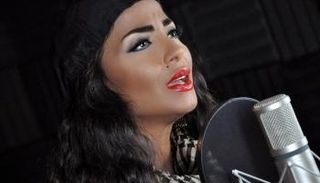 الفنانة دوللي شاهين