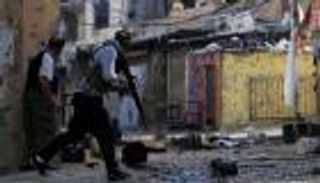 بالصور.. 8 قتلى في اشتباكات مخيم "عين الحلوة" الفلسطيني بلبنان