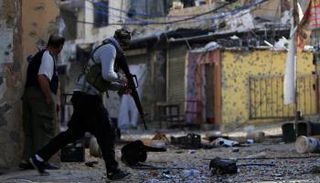 8 قتلى في اشتباكات مخيم "عين الحلوة" الفلسطيني بلبنان