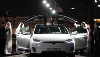 تسلا افتتحت أول مقر بالشرق الأوسط في دبي