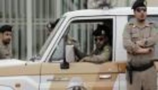 "عربي" يتفق مع مسلحين لسرقة مليون ريال من زوجته السعودية