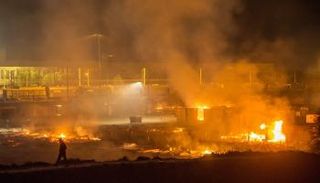 النيران التهمت أجزاء كبيرة من المخيم - الفرنسية