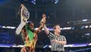 ناعومي تقهر أليكسا وتحتفظ ببطولة "سماكدون"