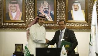 مركز الملك سلمان للإغاثة يجدد عقدا رعاية مصابين يمنين