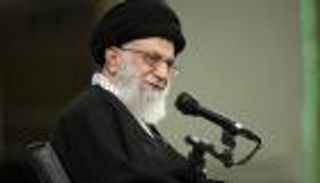 كيف يمكن لترامب أن يساعد في شل النظام الإيراني؟