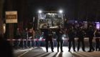 بالصور.. 3 انفجارات "شديدة" تستهدف حافلة بروسيا دورتموند في ألمانيا