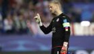 حارس ليستر ينتقد حكم مباراة أتلتيكو