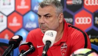 كوزمين مدرب الأهلي الإماراتي 