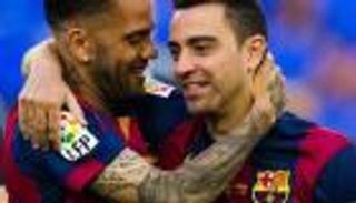 تشافي يطالب برشلونة بإعادة "أفضل ظهير في العالم"
