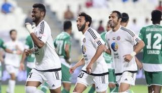 لاعب الجزيرة يحتفلون بأحد الأهداف